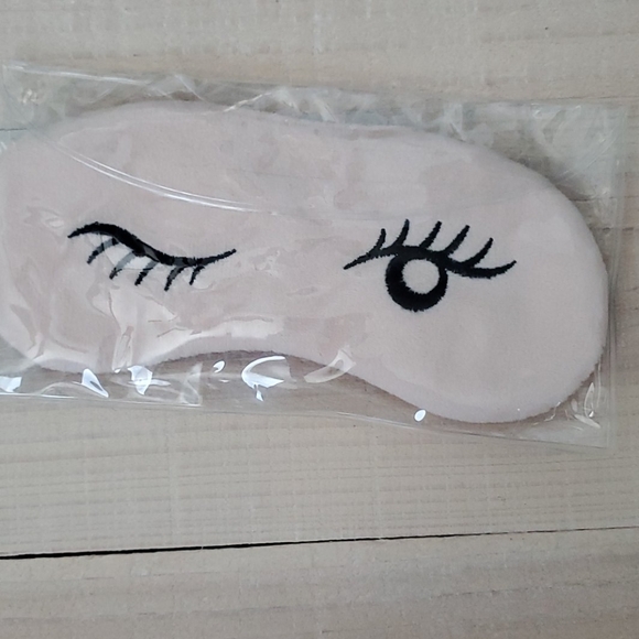 Monat Sleep Mask - Picture 2 of 4